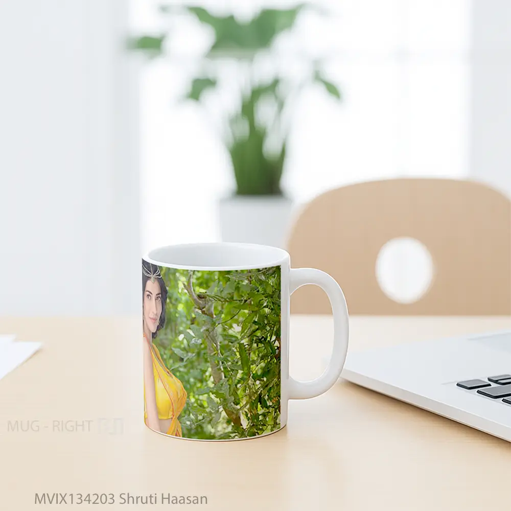 Mug Shruti Haasan Gelas Keramik Unik - All-side / Desain
