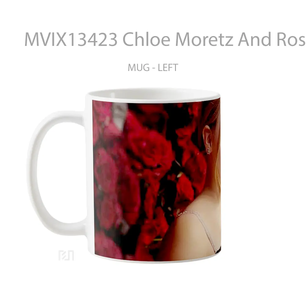 Mug Chloe Moretz And Roses In The Background Gelas Keramik Unik - All-side / Desain