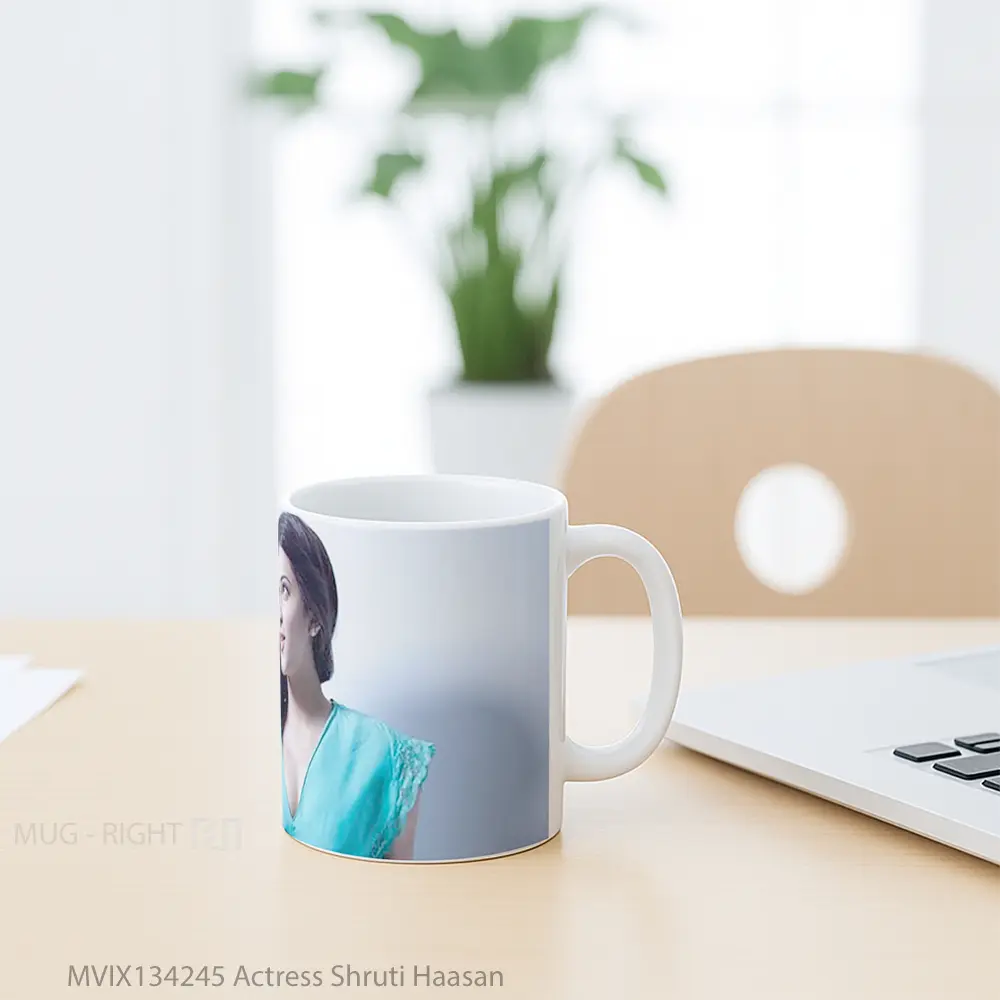 Mug Actress Shruti Haasan Gelas Keramik Unik - All-side / Desain