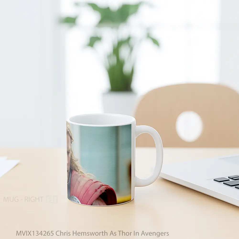 Mug Chris Hemsworth As Thor In Avengers Gelas Superhero - All-side / Desain