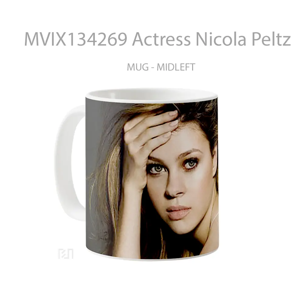 Mug Actress Nicola Peltz Gelas Keramik Unik - All-side / Desain