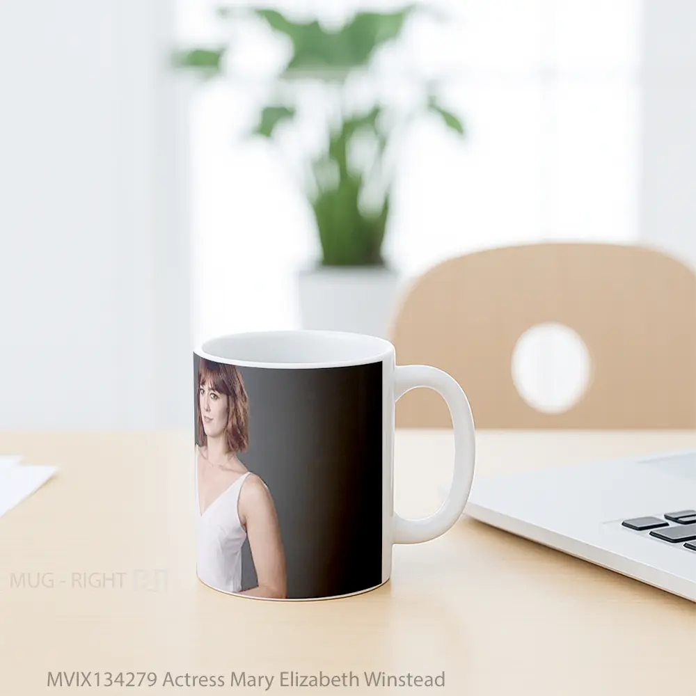 Mug Actress Mary Elizabeth Winstead Gelas Keramik Unik - All-side / Desain