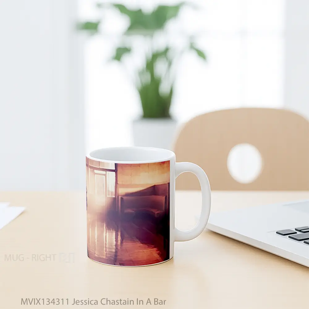 Mug Jessica Chastain In A Bar Gelas Keramik Unik - All-side / Desain
