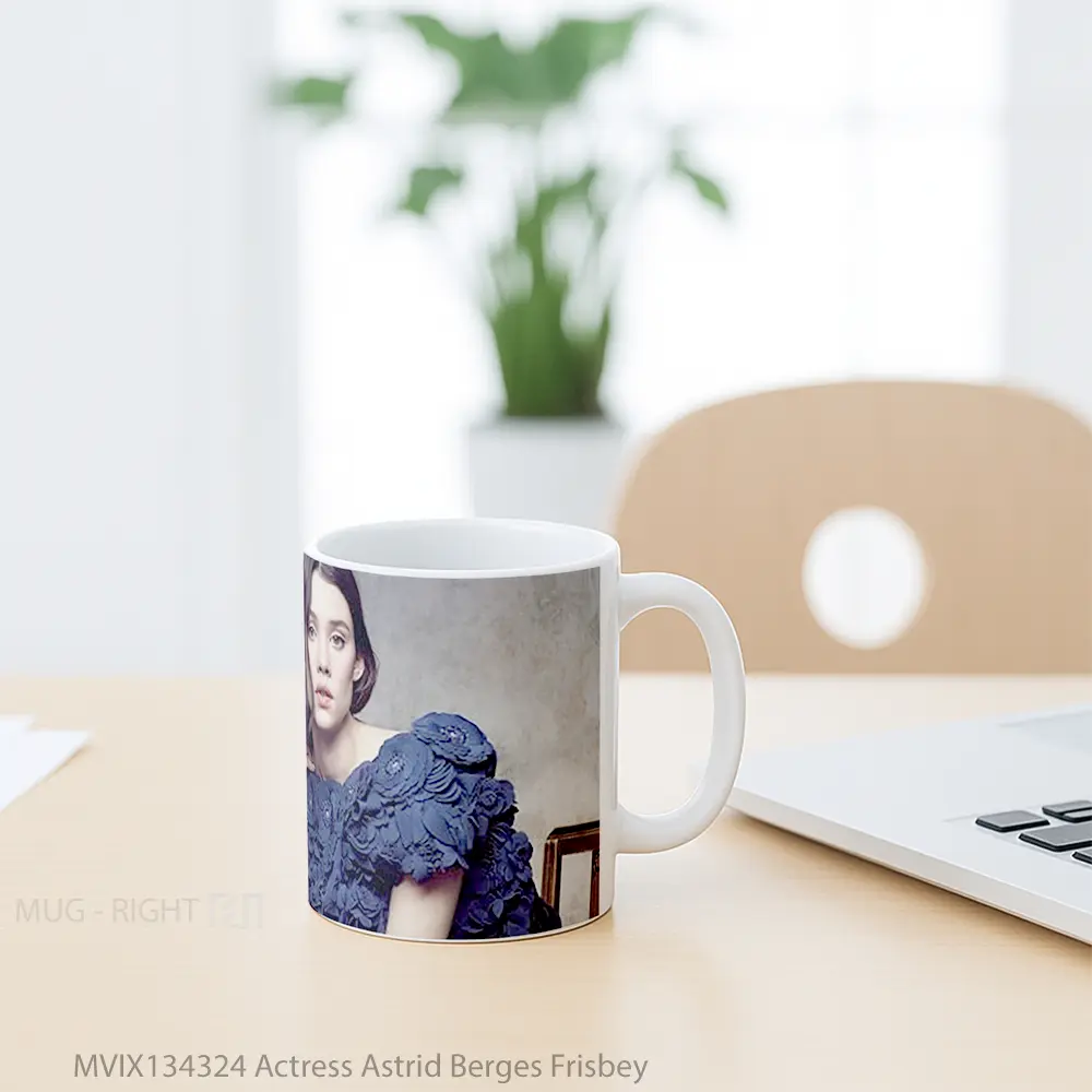Mug Actress Astrid Berges Frisbey Gelas Keramik Unik - All-side / Desain