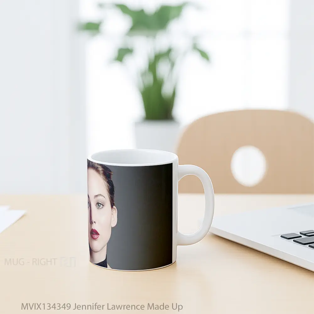 Mug Jennifer Lawrence Made Up Gelas Keramik Unik - All-side / Desain