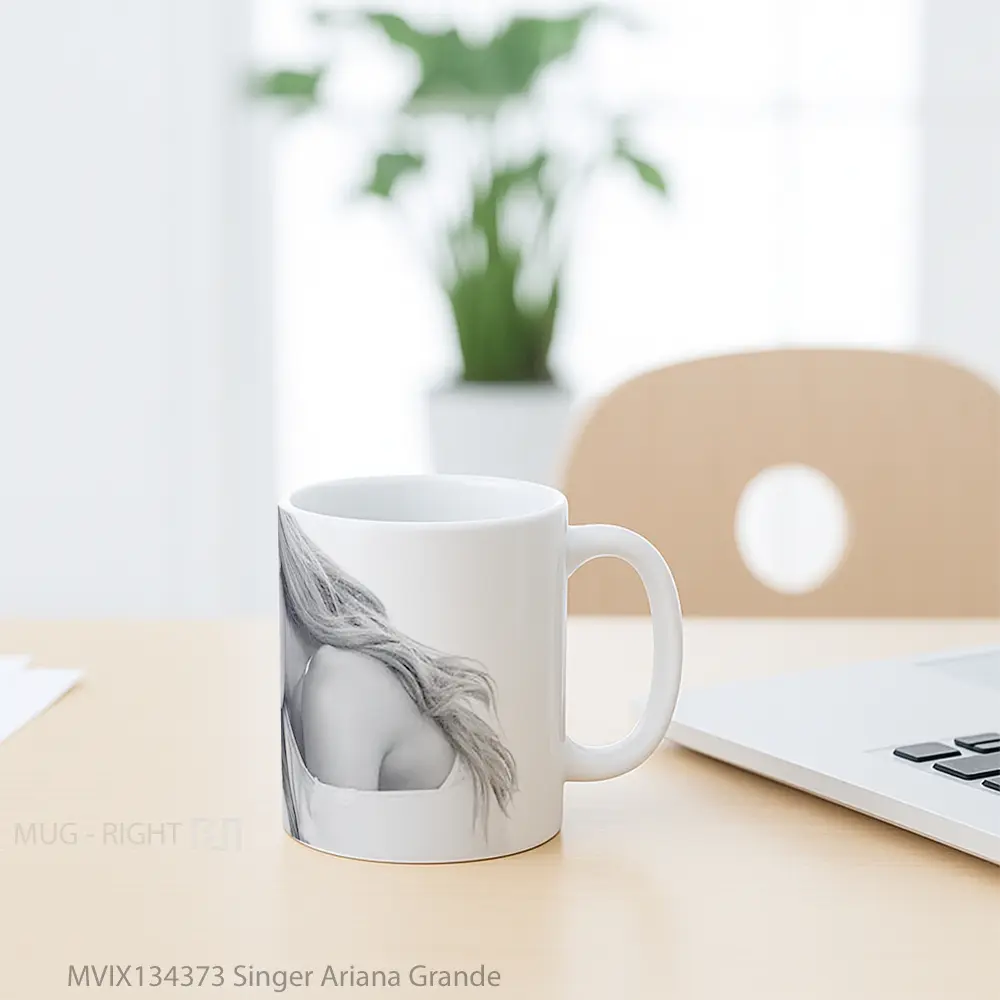 Mug Singer Ariana Grande Gelas Selebriti - All-side / Desain