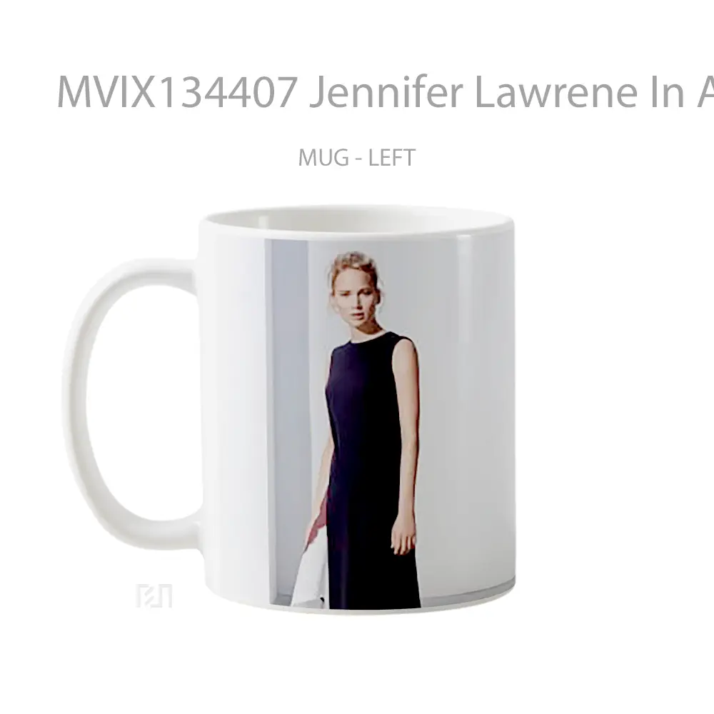 Mug Jennifer Lawrene In A Black Dress Gelas Keramik Unik - All-side / Desain