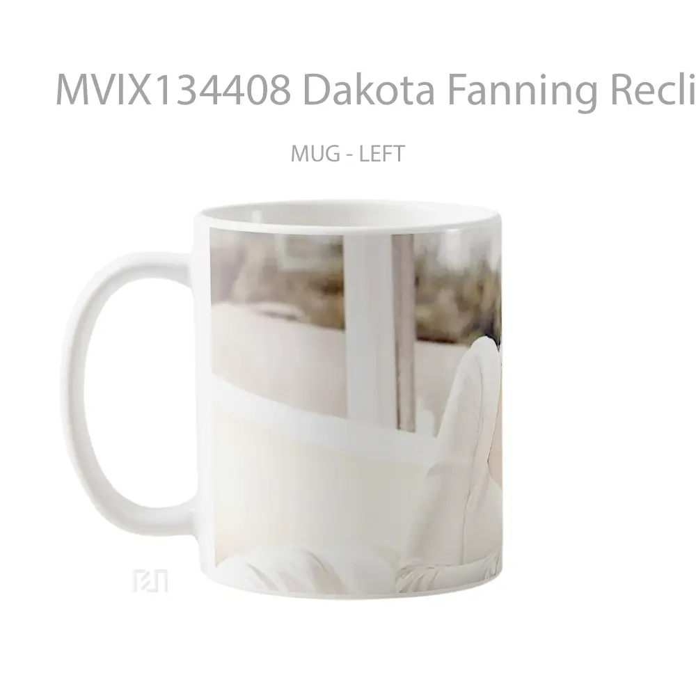 Mug Dakota Fanning Reclining Gelas Keramik Unik - All-side / Desain