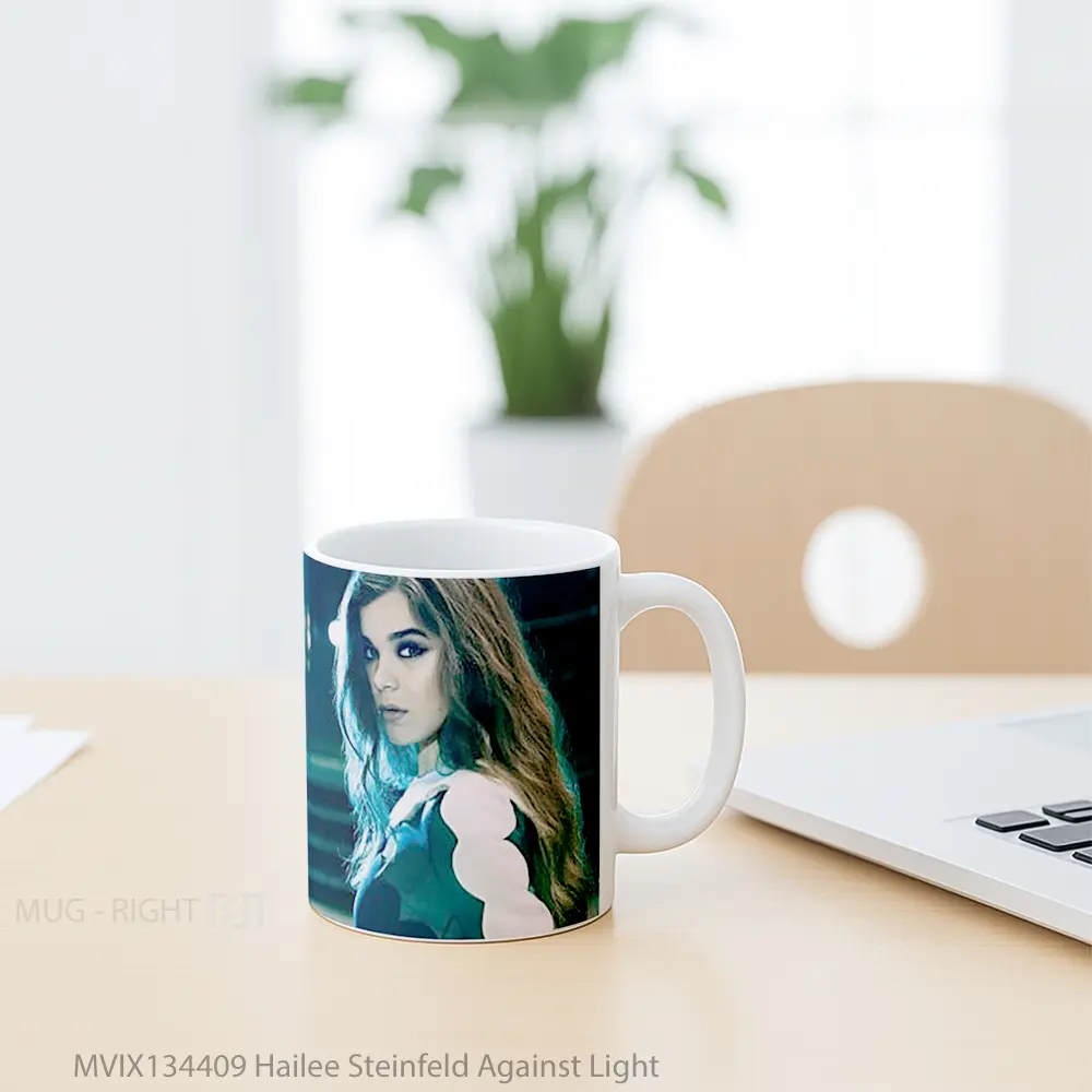 Mug Hailee Steinfeld Against Light Gelas Selebriti - All-side / Desain