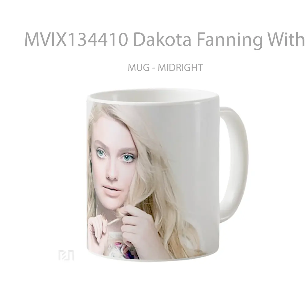 Mug Dakota Fanning With A Lock In Her Hands Gelas Keramik Unik - All-side / Desain