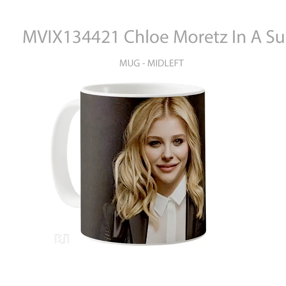 Mug Chloe Moretz In A Suit Gelas Keramik Unik - All-side / Desain