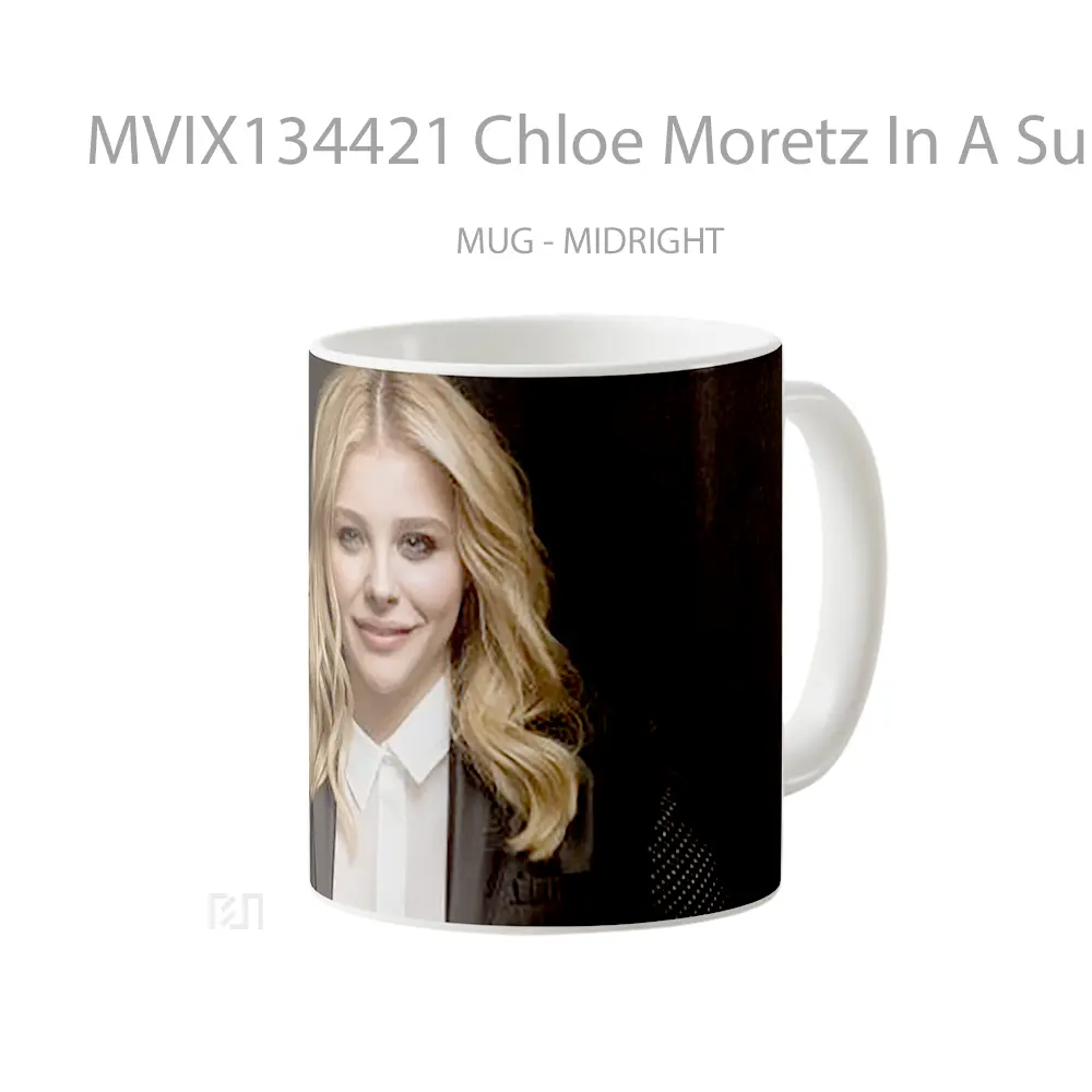 Mug Chloe Moretz In A Suit Gelas Keramik Unik - All-side / Desain