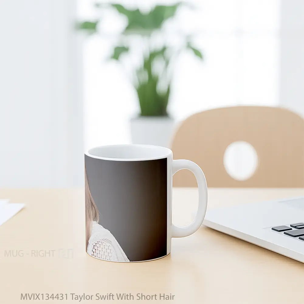 Mug Taylor Swift With Short Hair Gelas Selebriti - All-side / Desain