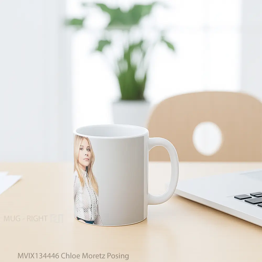 Mug Chloe Moretz Posing Gelas Keramik Unik - All-side / Desain