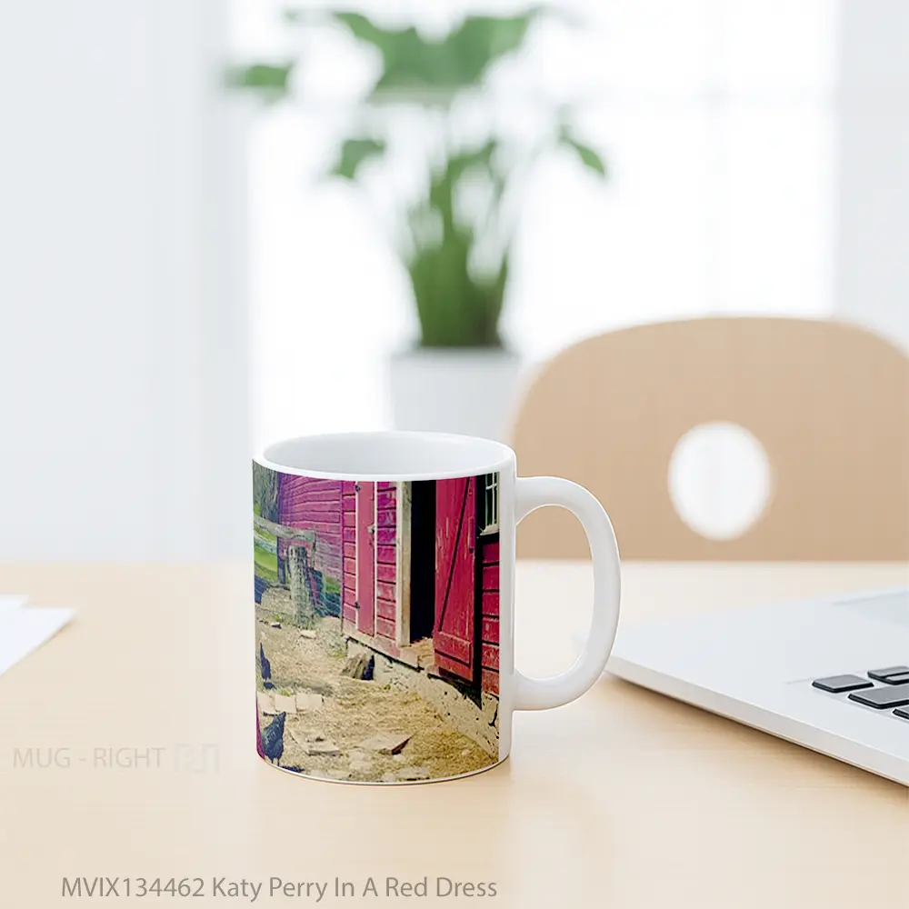 Mug Katy Perry In A Red Dress Gelas Keramik Unik - All-side / Desain
