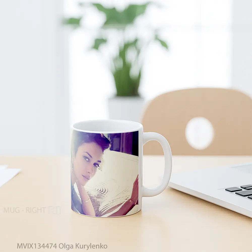Mug Olga Kurylenko Gelas Keramik Unik - All-side / Desain