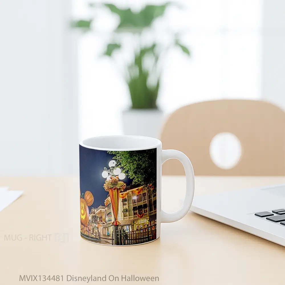 Mug Disneyland On Halloween Gelas Keramik Unik - All-side / Desain