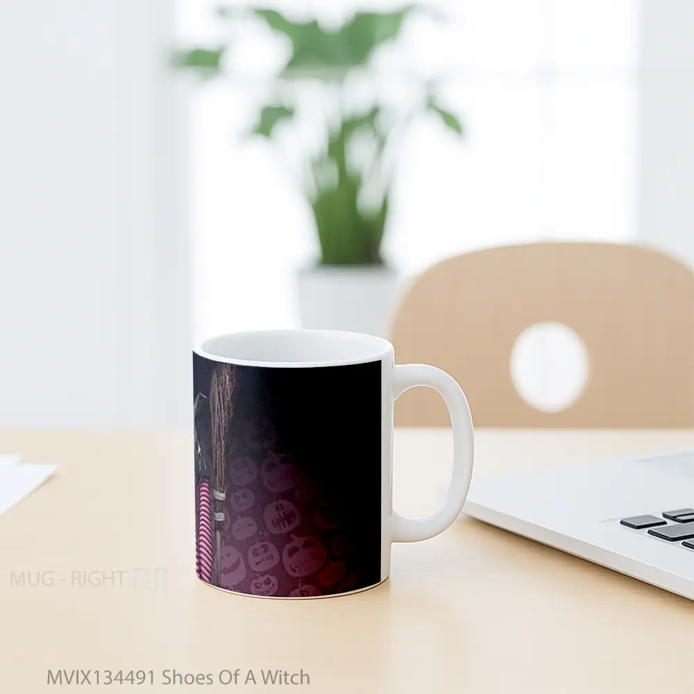 Mug Shoes Of A Witch Gelas Fantasi - All-side / Desain