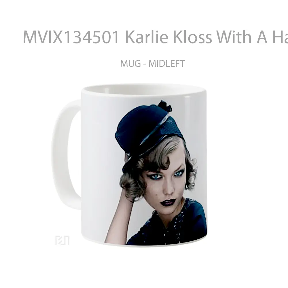 Mug Karlie Kloss With A Hat Gelas Keramik Unik - All-side / Desain