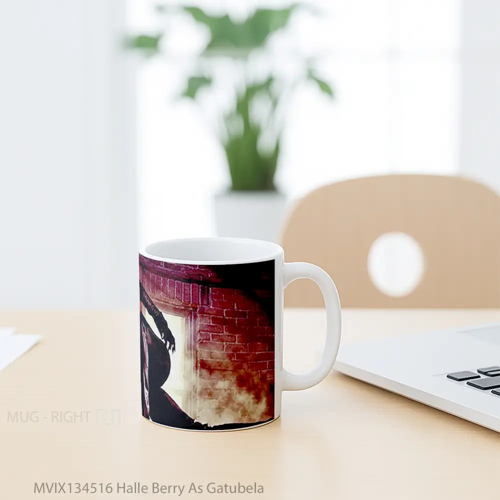 Mug Halle Berry As Gatubela Gelas Keramik Unik - All-side / Desain
