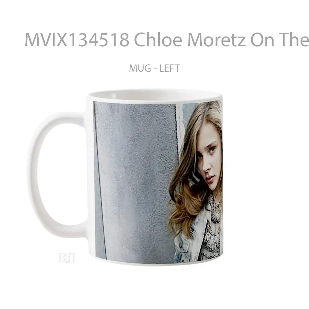 Mug Chloe Moretz On The Street Gelas Keramik Unik - All-side / Desain