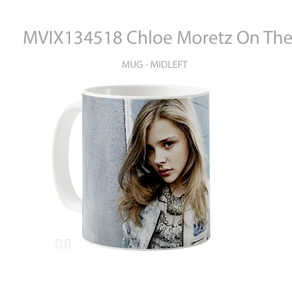 Mug Chloe Moretz On The Street Gelas Keramik Unik - All-side / Desain