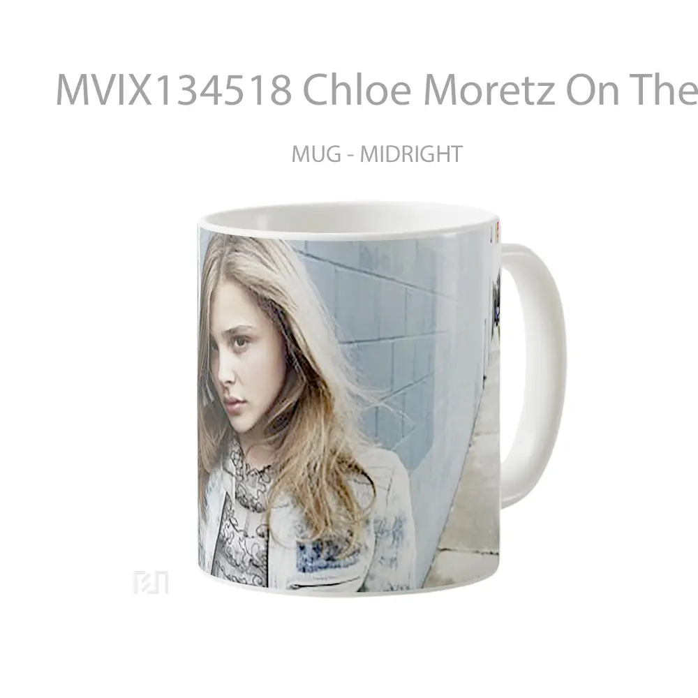 Mug Chloe Moretz On The Street Gelas Keramik Unik - All-side / Desain