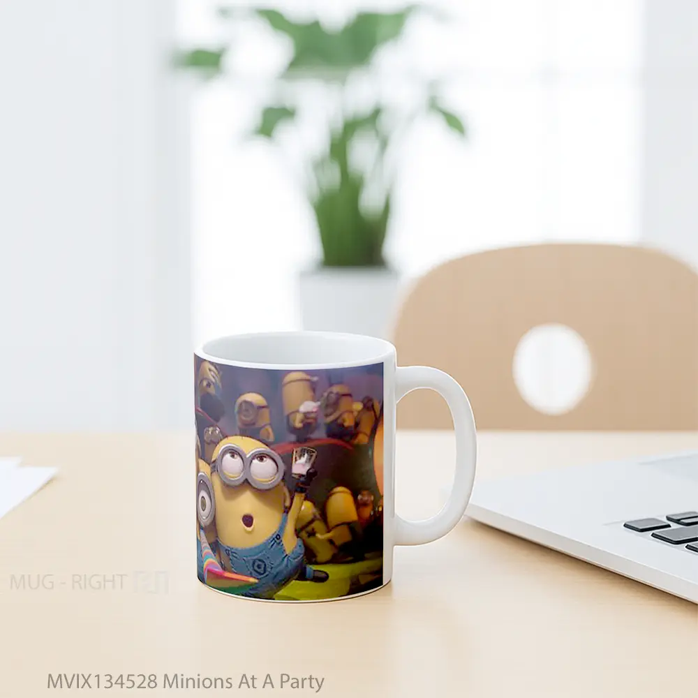 Mug Minions At A Party Gelas Kartun - All-side / Desain