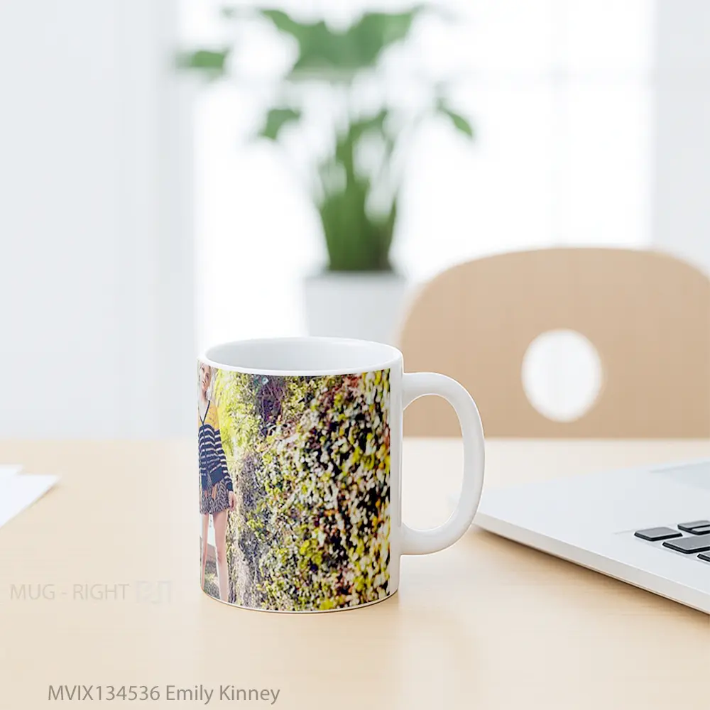 Mug Emily Kinney Gelas Keramik Unik - All-side / Desain