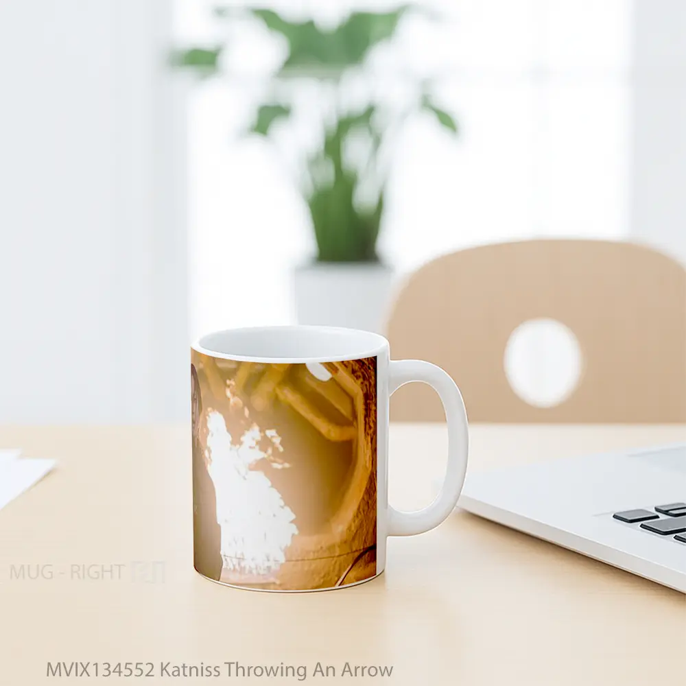 Mug Katniss Throwing An Arrow Gelas Keramik Unik - All-side / Desain