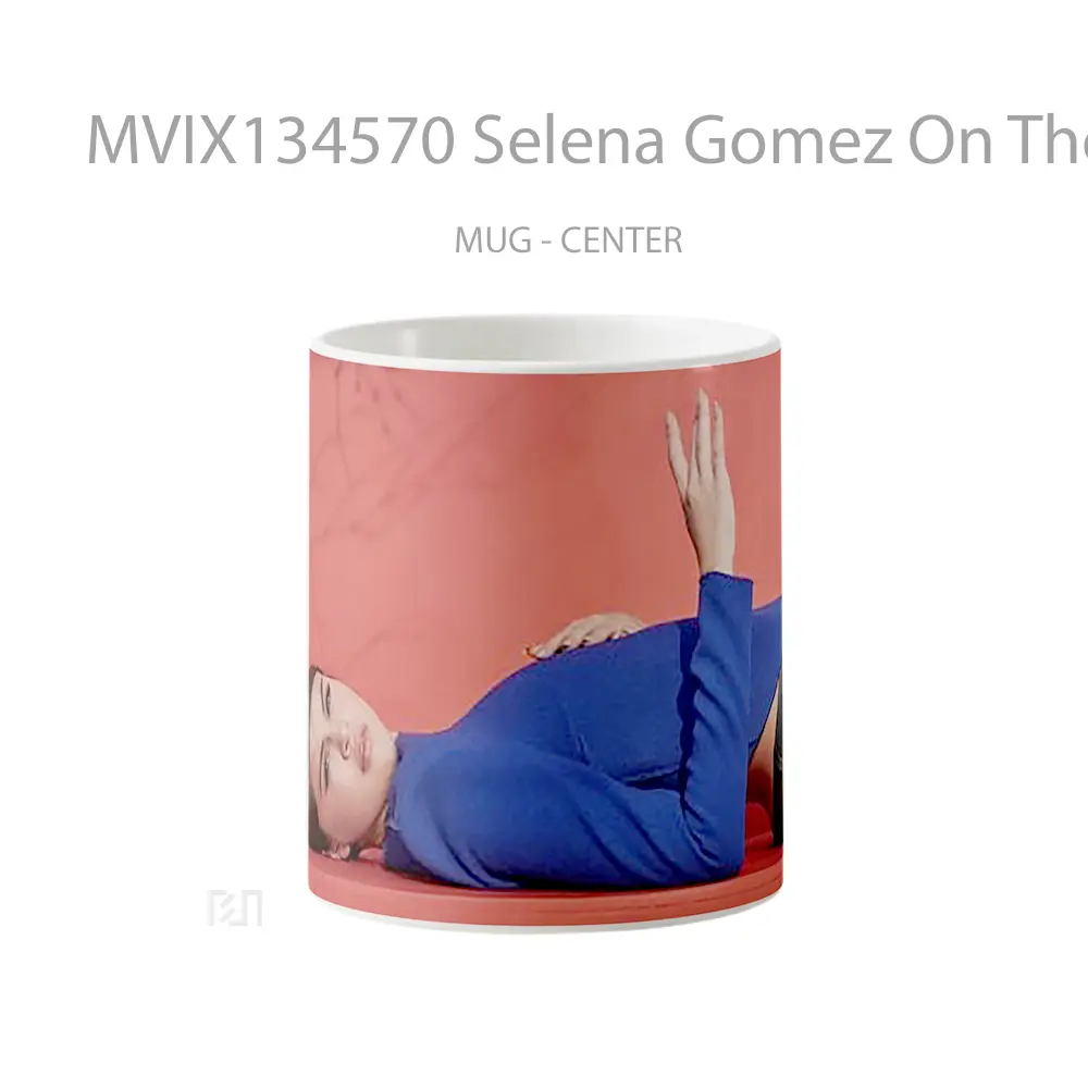 Mug Selena Gomez On The Floor Gelas Selebriti
