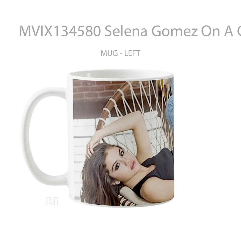Mug Selena Gomez On A Chair Gelas Selebriti - All-side / Desain