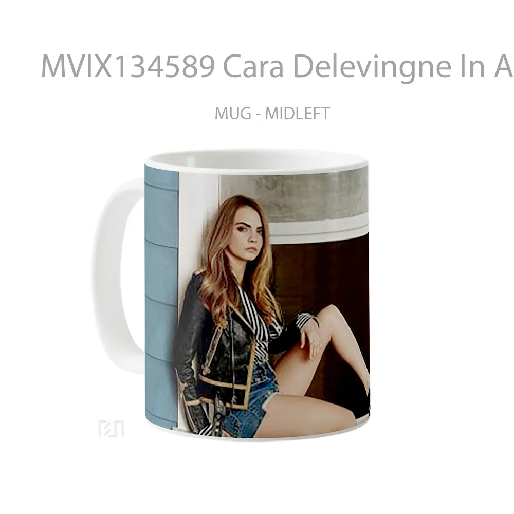 Mug Cara Delevingne In A Window Gelas Keramik Unik - All-side / Desain