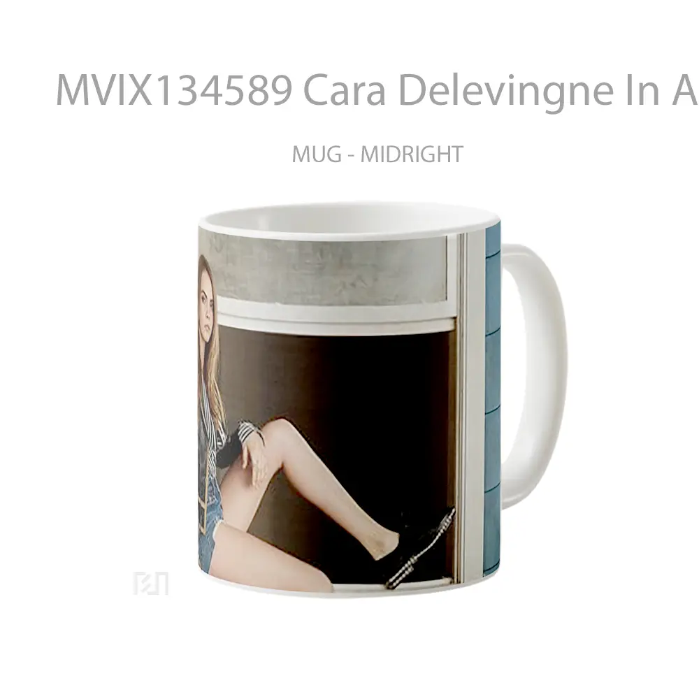 Mug Cara Delevingne In A Window Gelas Keramik Unik - All-side / Desain