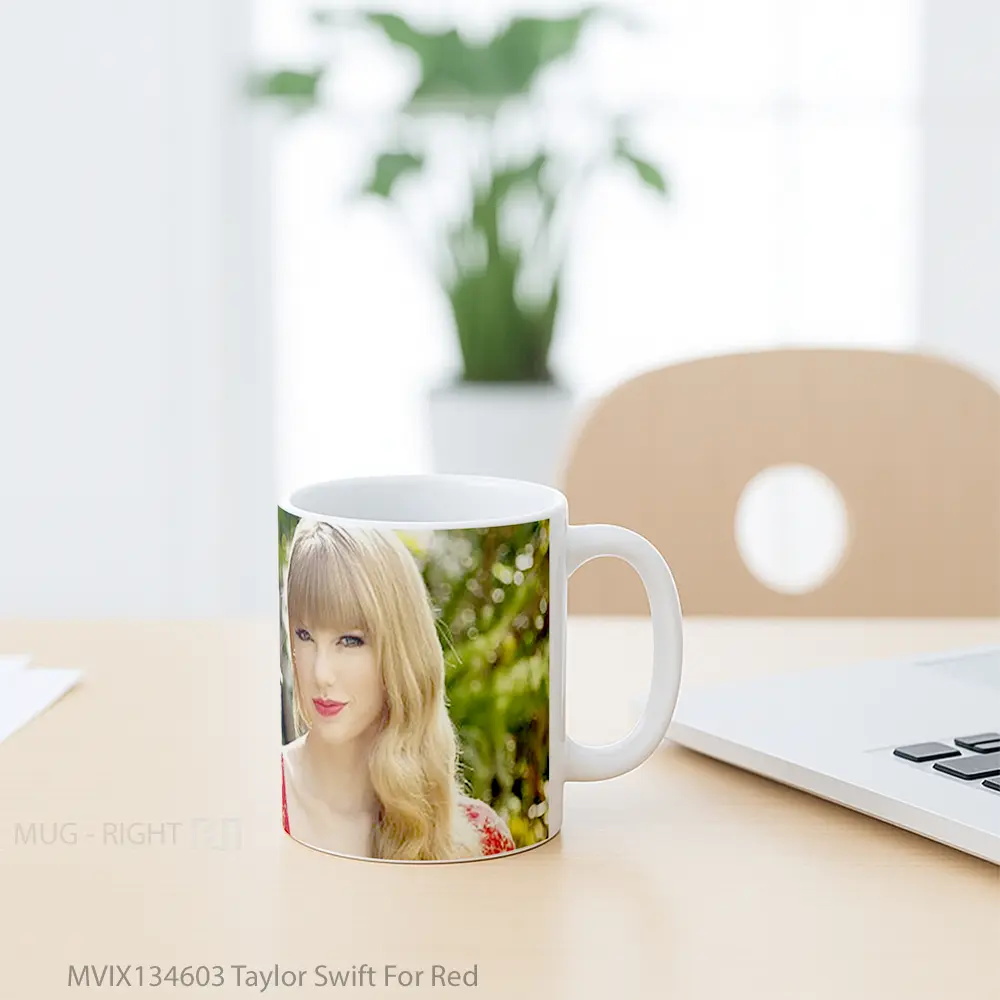 Mug Taylor Swift For Red Gelas Selebriti - All-side / Desain