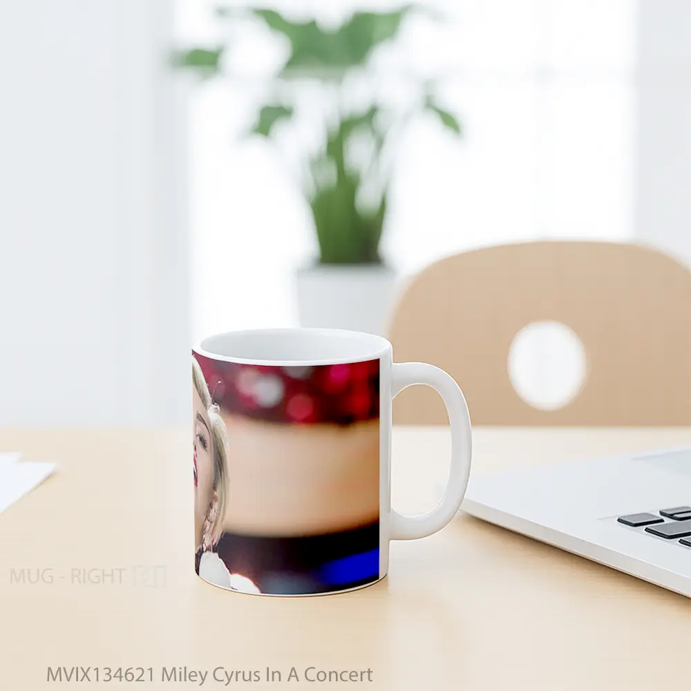 Mug Miley Cyrus In A Concert Gelas Selebriti - All-side / Desain