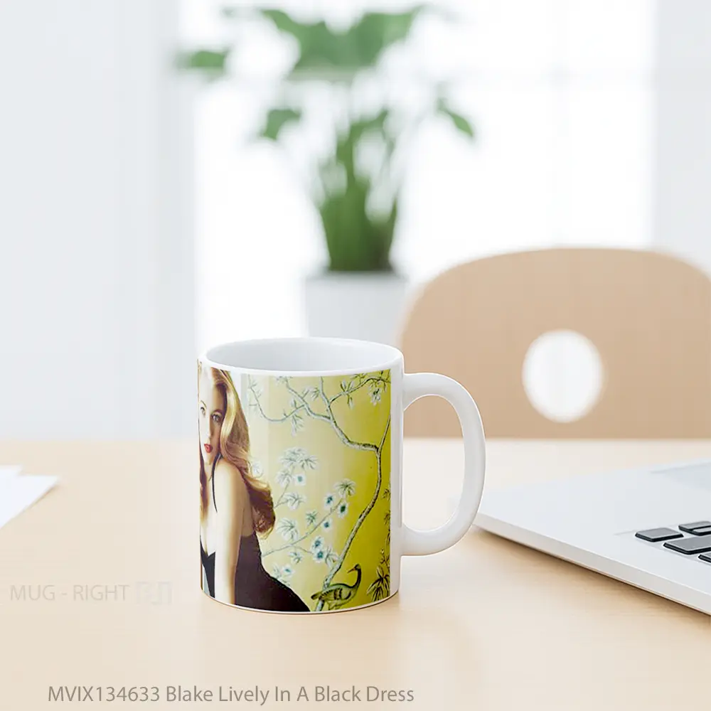 Mug Blake Lively In A Black Dress Gelas Keramik Unik - All-side / Desain