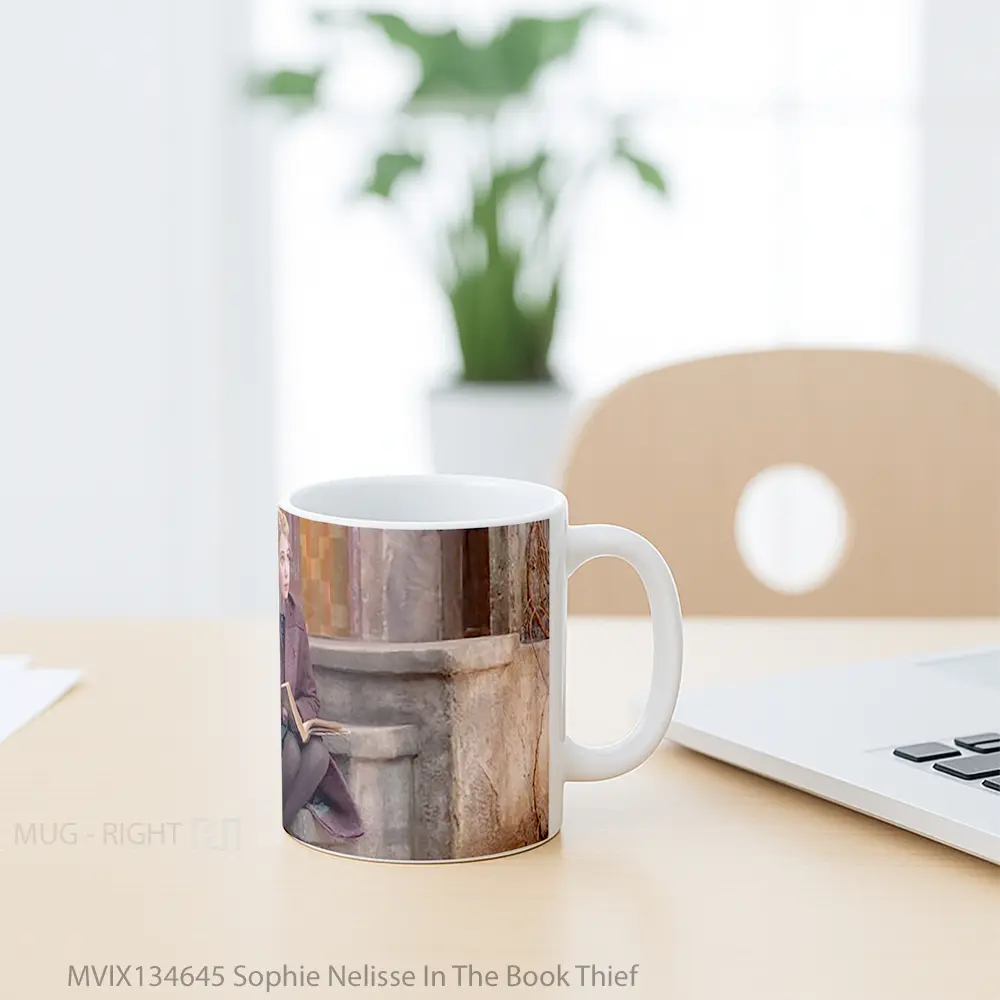Mug Sophie Nelisse In The Book Thief Gelas Keramik Unik - All-side / Desain