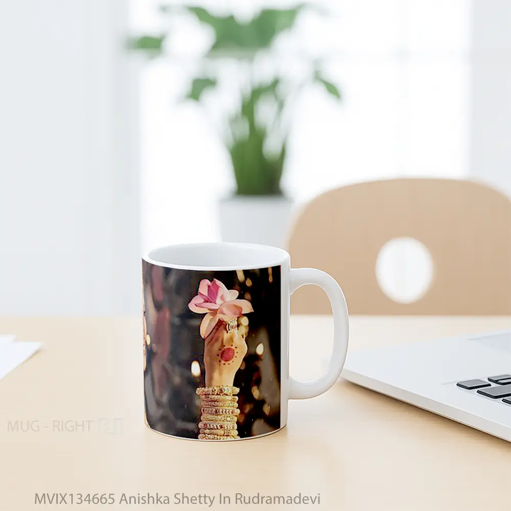 Mug Anishka Shetty In Rudramadevi Gelas Keramik Unik - All-side / Desain