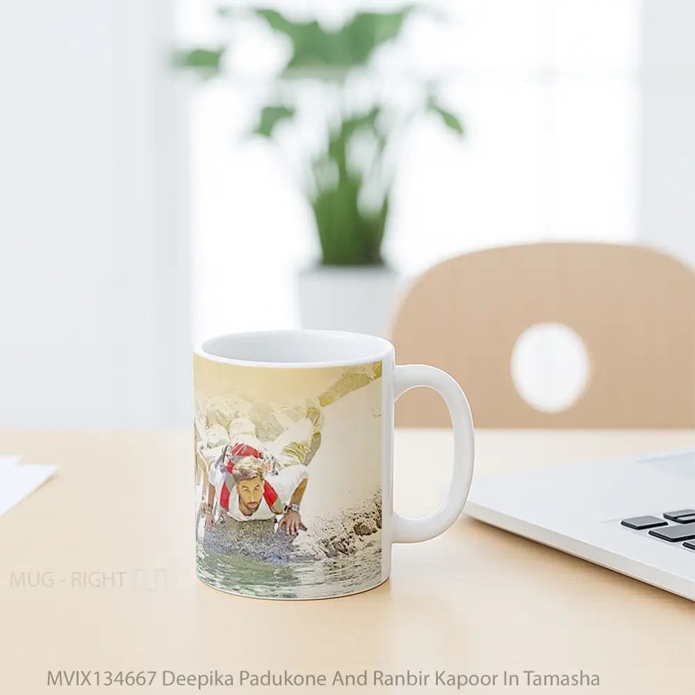 Mug Deepika Padukone And Ranbir Kapoor In Tamasha Gelas Keramik Unik - All-side / Desain