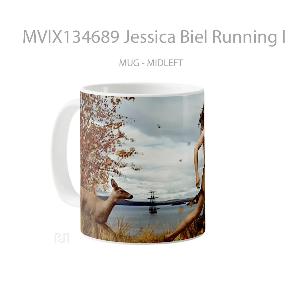 Mug Jessica Biel Running In The Woods Gelas Keramik Unik - All-side / Desain