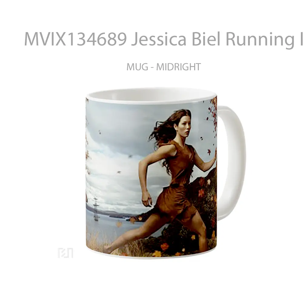 Mug Jessica Biel Running In The Woods Gelas Keramik Unik - All-side / Desain
