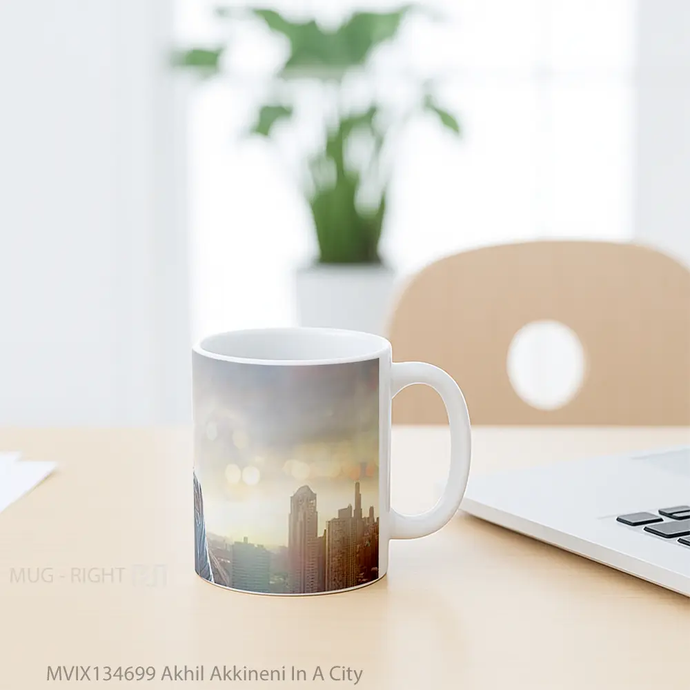 Mug Akhil Akkineni In A City Gelas Keramik Unik - All-side / Desain