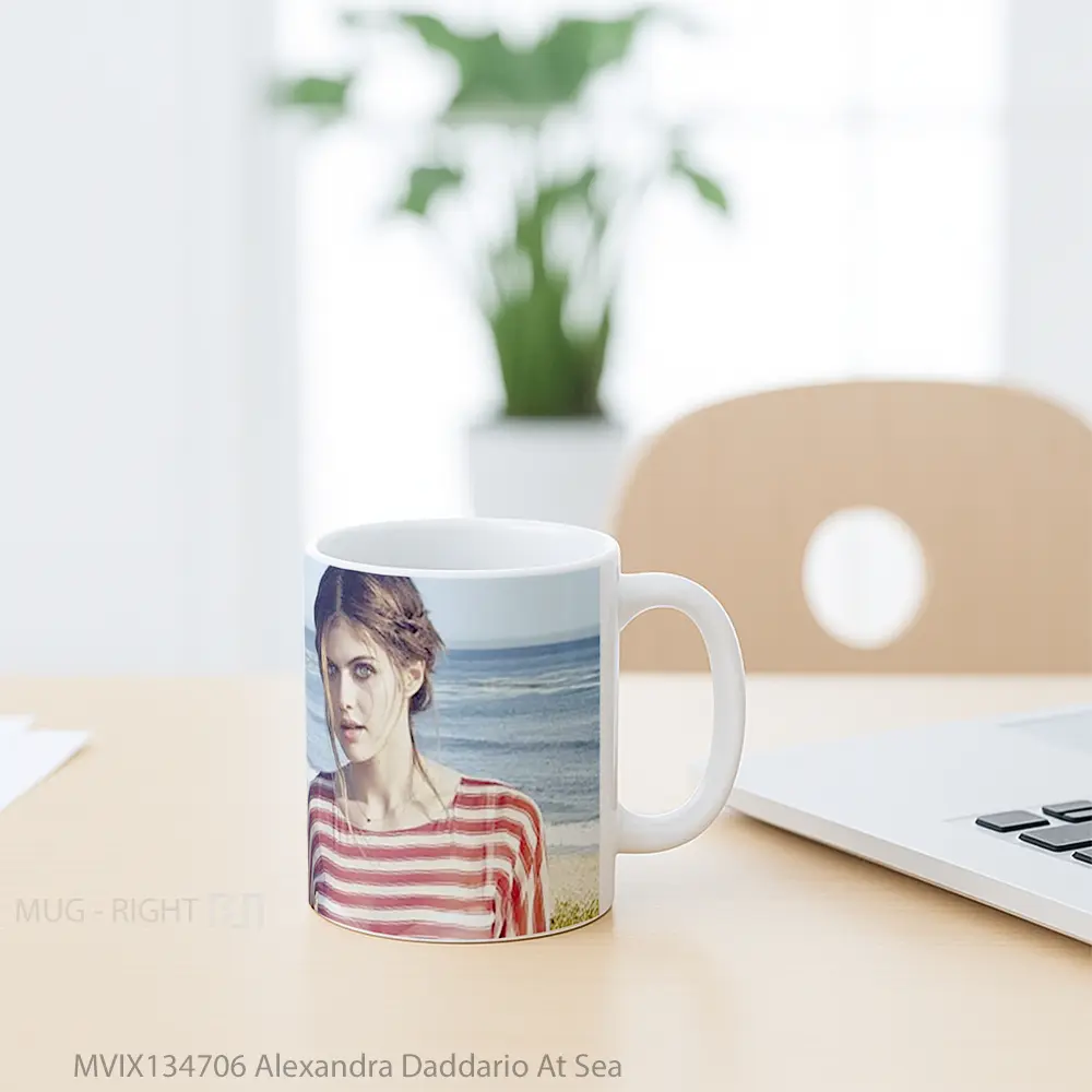Mug Alexandra Daddario At Sea Gelas Selebriti - All-side / Desain