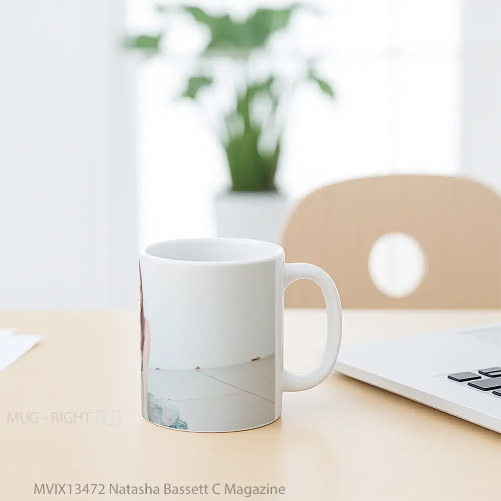 Mug Natasha Bassett C Magazine Gelas Keramik Unik - All-side / Desain