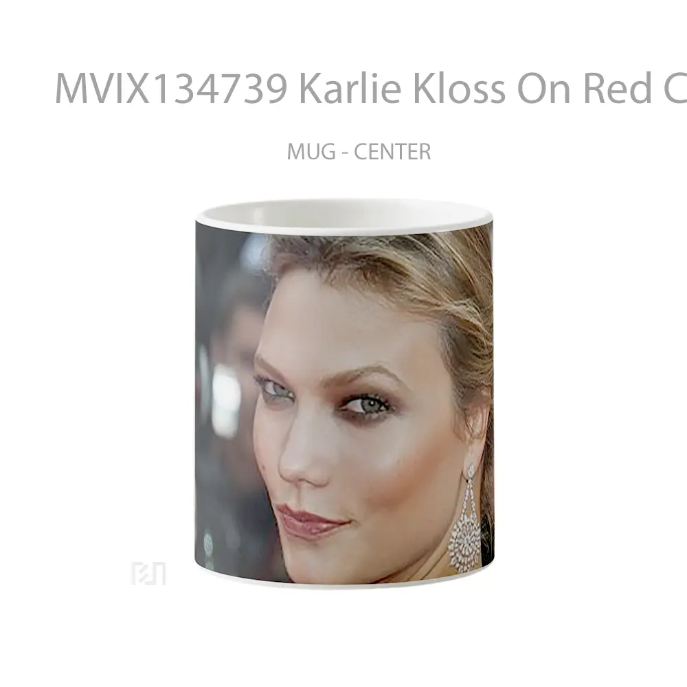 Mug Karlie Kloss On Red Carpet Gelas Keramik Unik