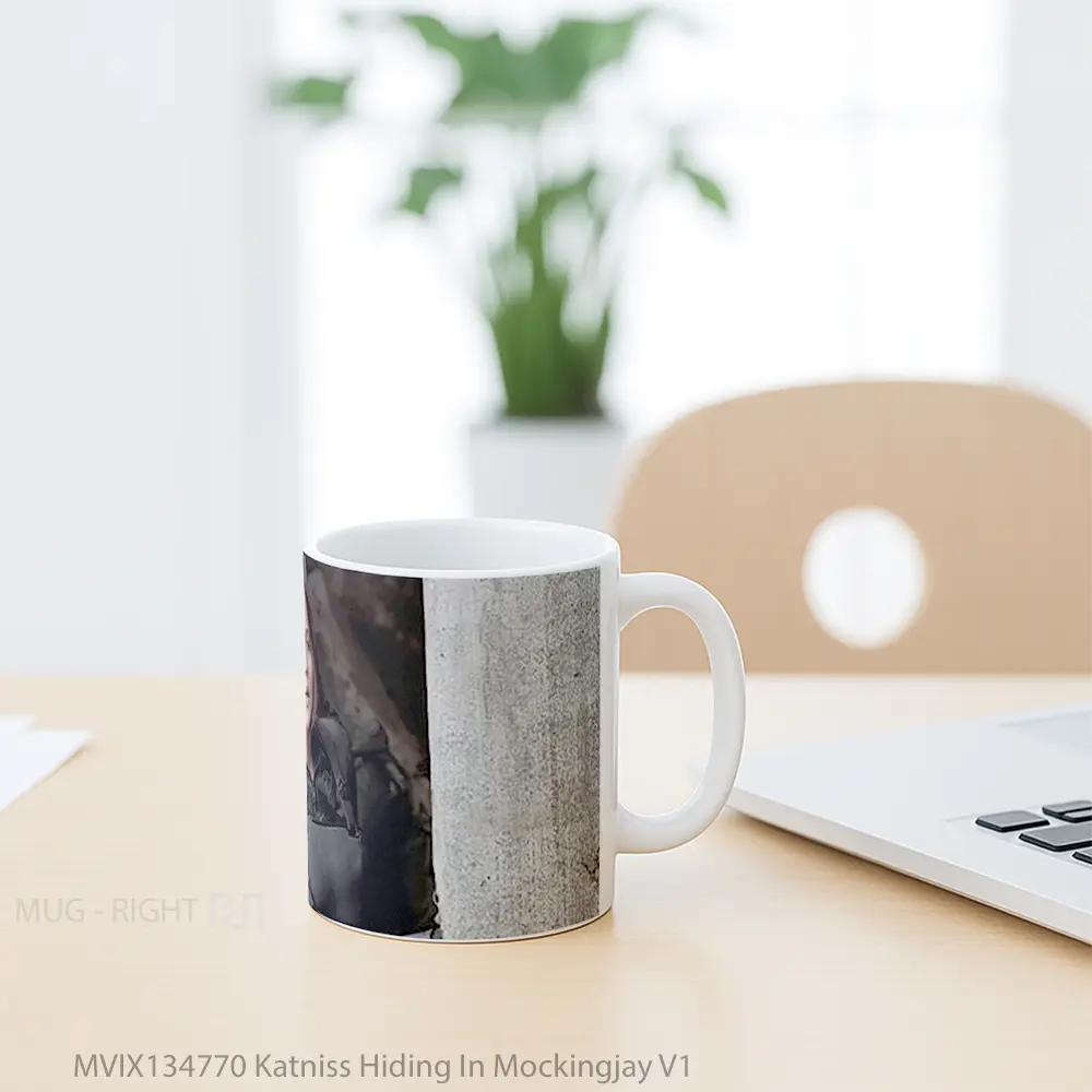 Mug Katniss Hiding In Mockingjay V1 Gelas Keramik Unik - All-side / Desain