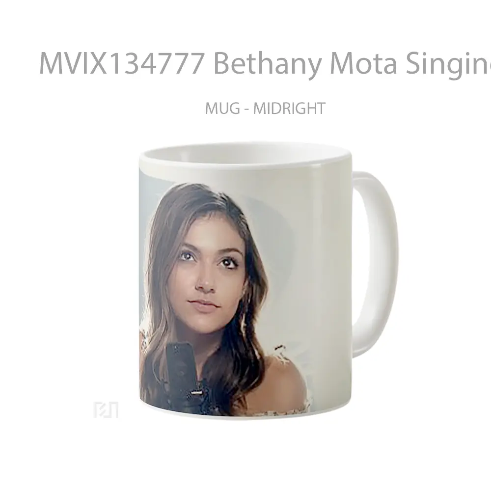 Mug Bethany Mota Singing Flashlight Of Pitch Perfect 2 Gelas Keramik Unik - All-side / Desain