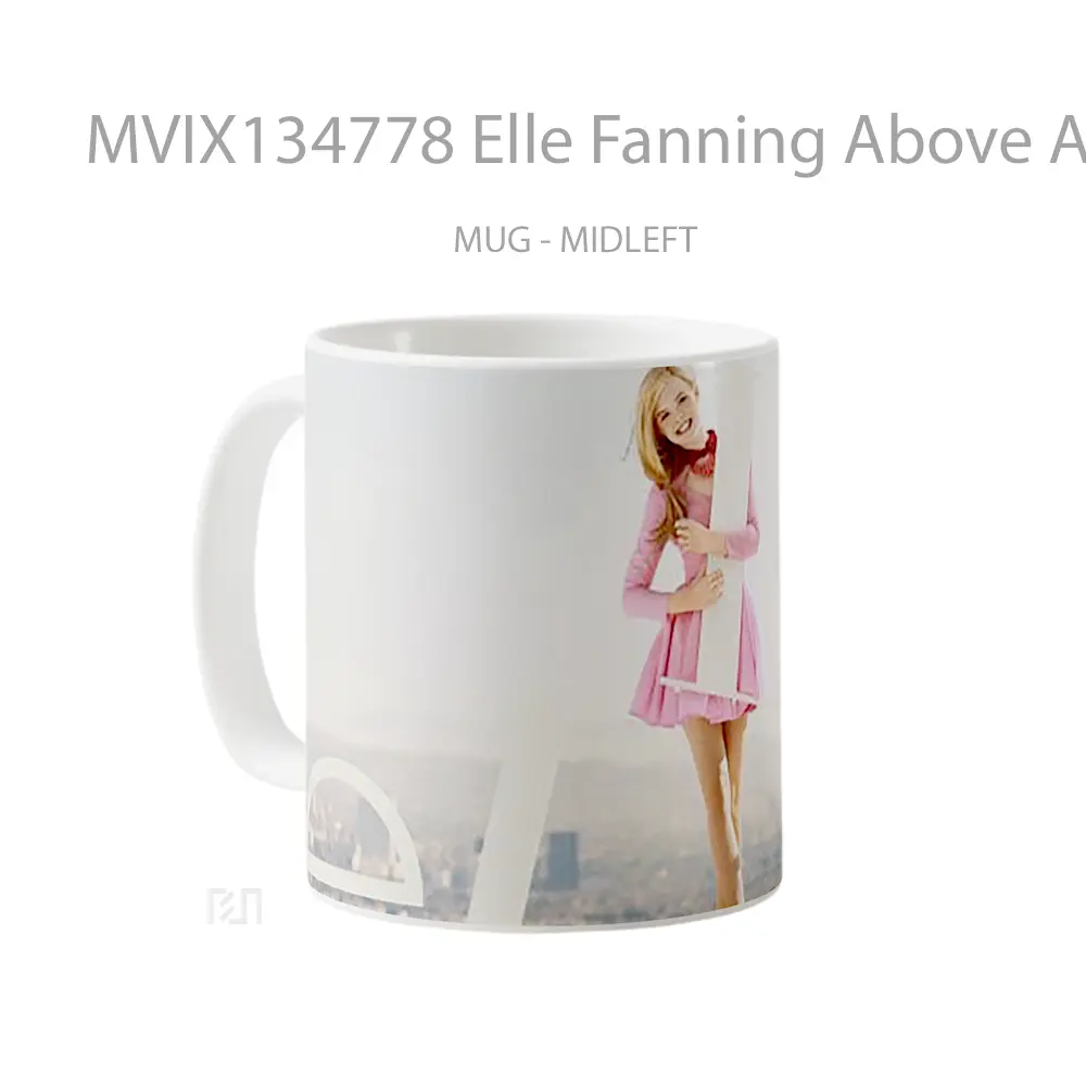 Mug Elle Fanning Above A City Gelas Keramik Unik - All-side / Desain