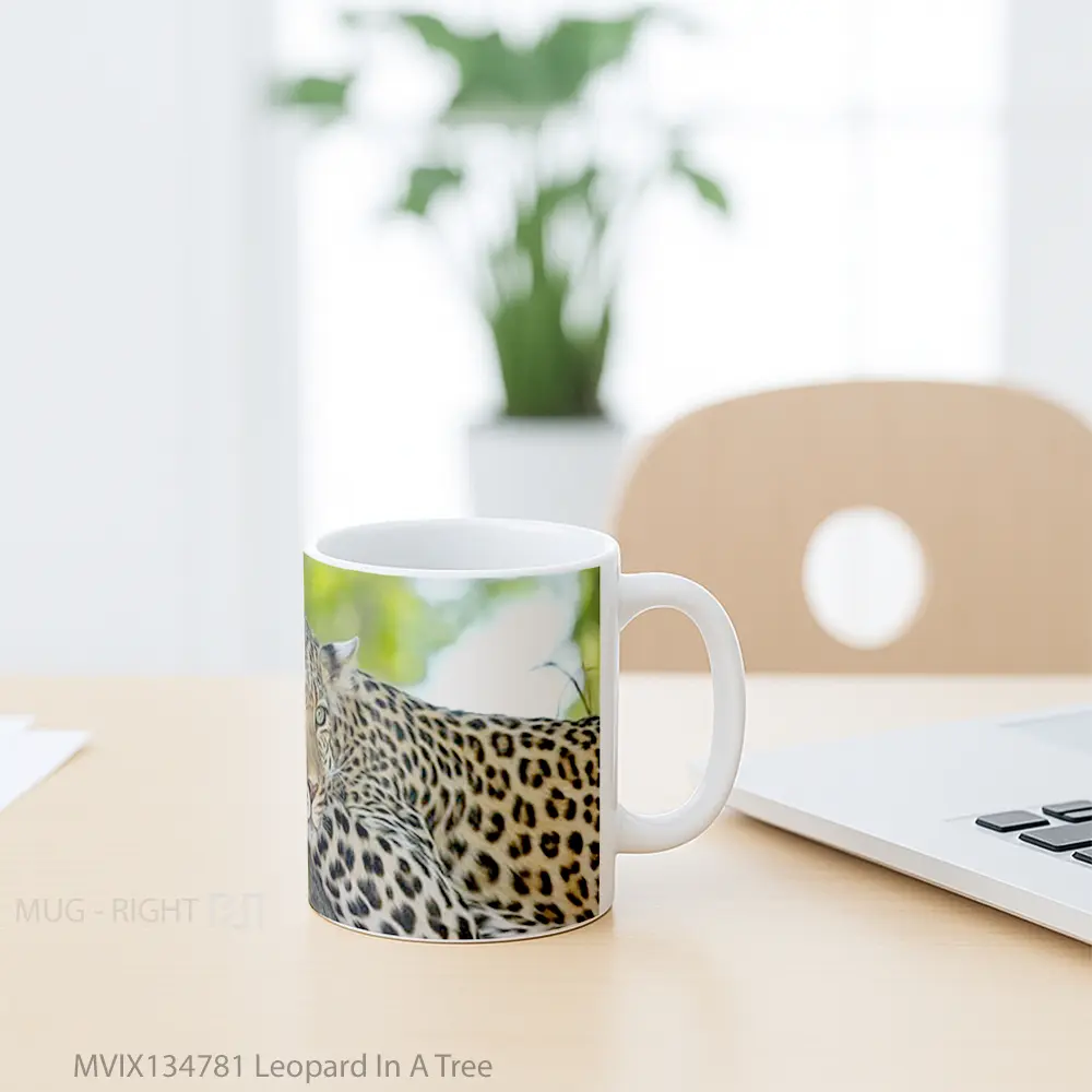 Mug Leopard In A Tree Gelas Pemandangan Alam - All-side / Desain